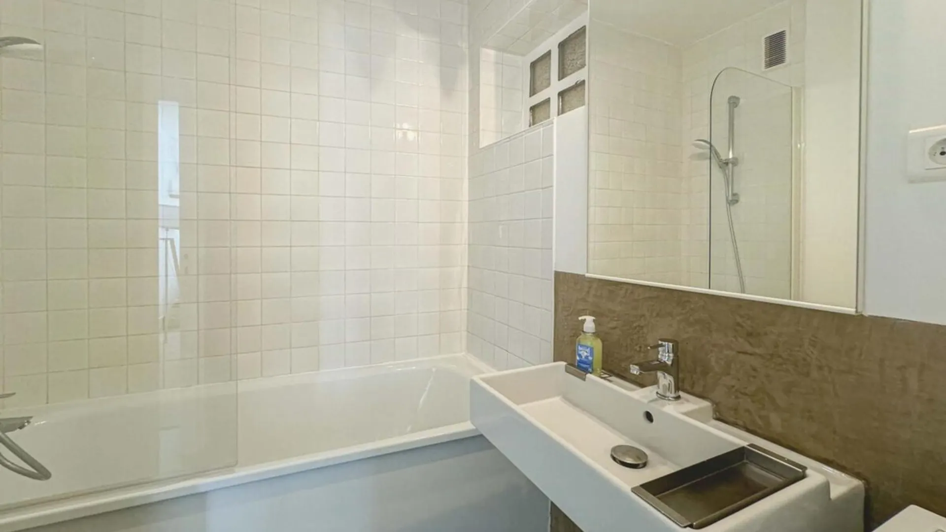 Flexliving - - Friant *